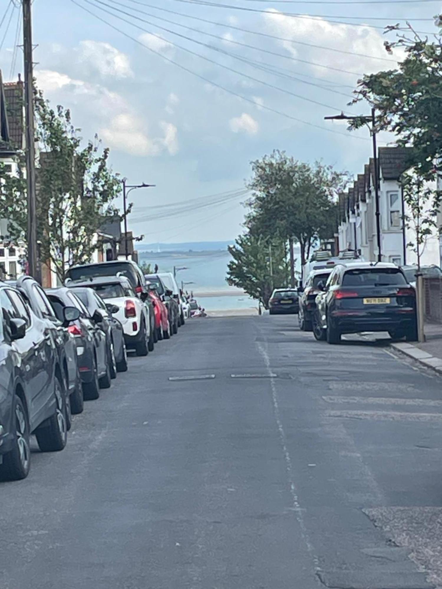 Flat In The Heart Of Leigh On Sea Less Than 2 Miles From The Beach Southend-on-Sea Exterior foto
